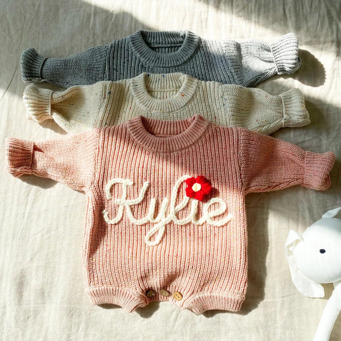 Handgestrickter personalisierter Strampler