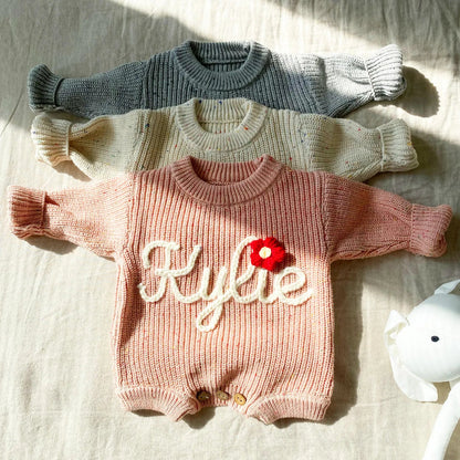 Handgestrickter personalisierter Strampler