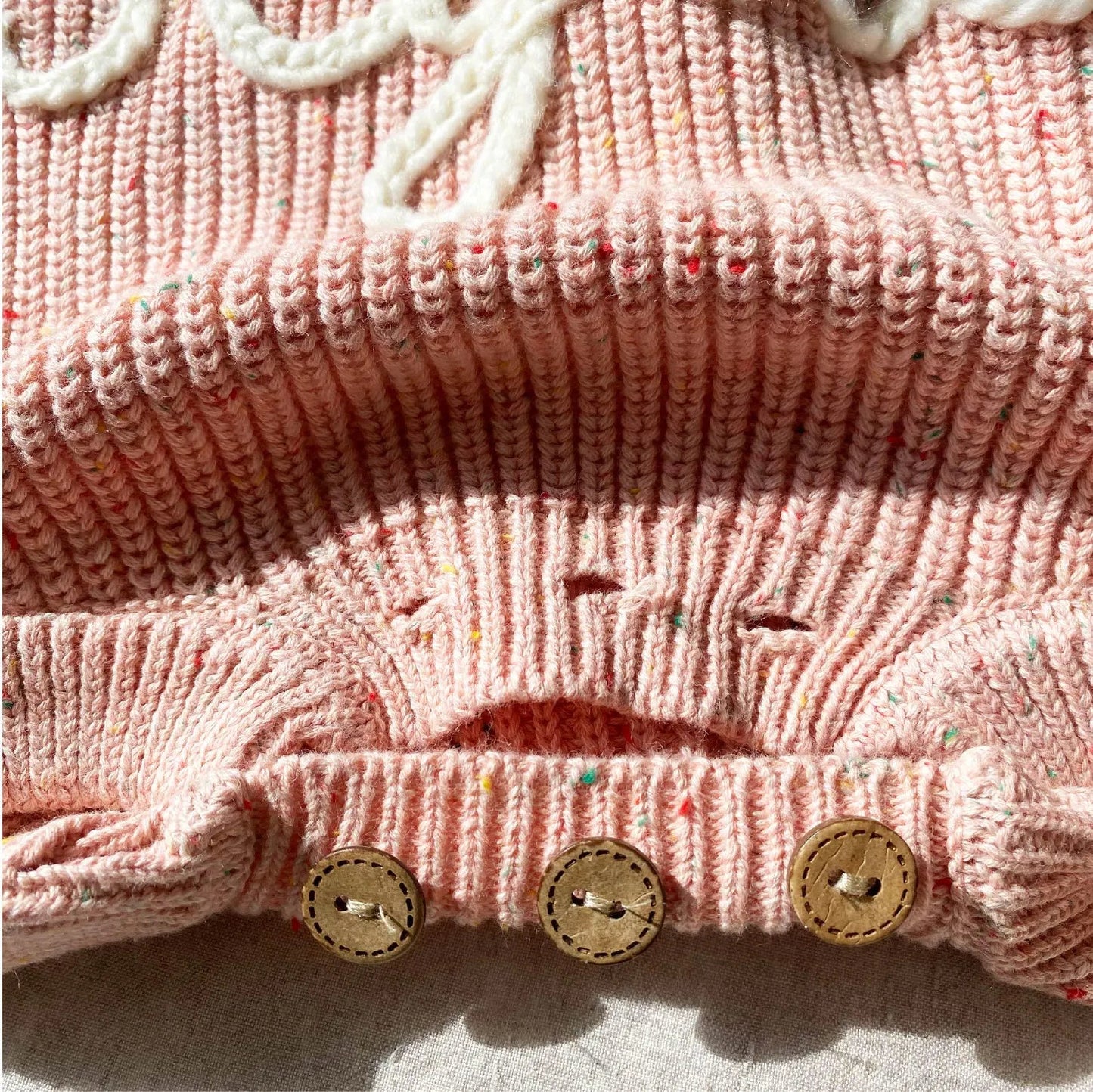 Handgestrickter personalisierter Strampler