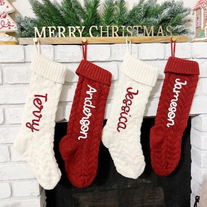 Handgestrickte personalisierte Weihnachtsstrümpfe
